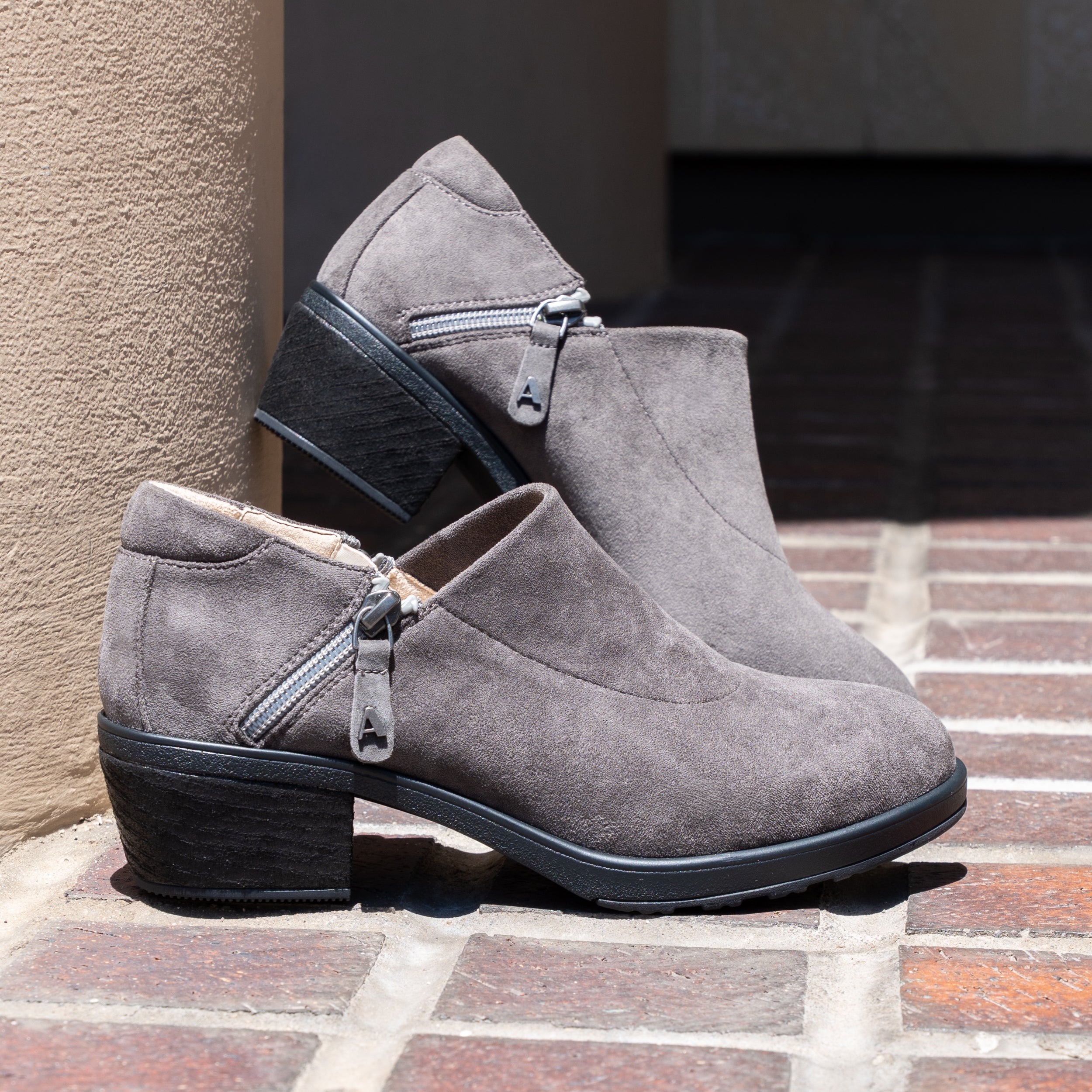 Wynne Earl Grey Shoe - Image 2